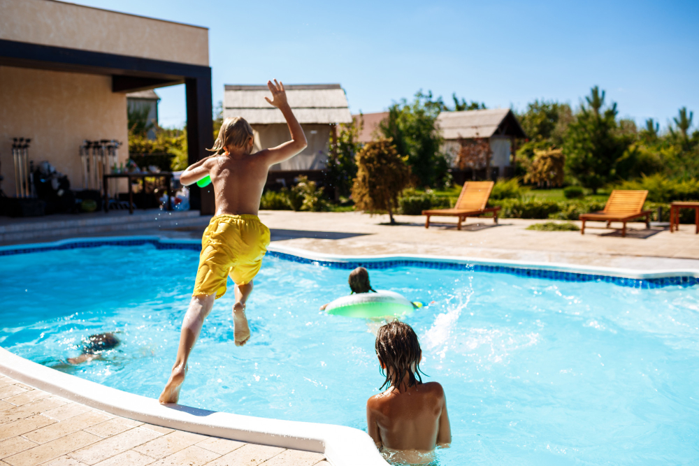 Piscine et sécurité : comment protéger efficacement vos enfants ?